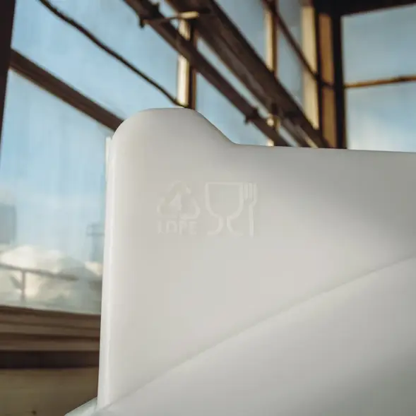 Емкость ЦКТ 5000 л с патрубком 90мм с фланцем под плотность до 1,2 г/см3 белая в обрешетке с лестницей