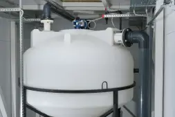 Емкость ЦКТ 3000 л с патрубком 90мм под плотность до 1,5 г/см3 белая в обрешетке