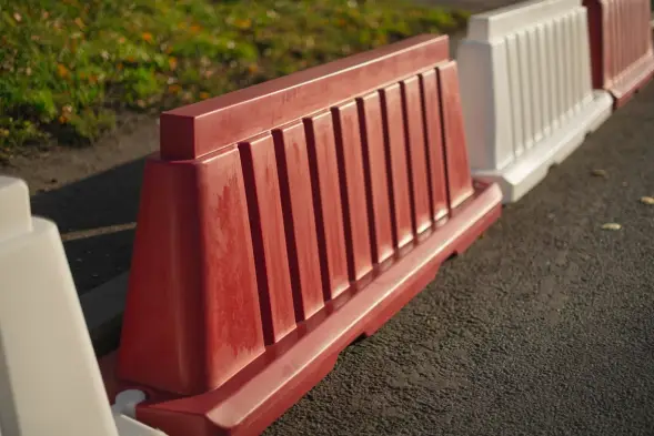 Блок дорожный 2000 вставной красный