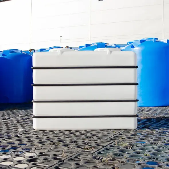 Емкость K 3000л под плотность до 1.5 г/см3 белая в обрешетке