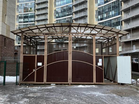 Высокая контейнерная площадка с воротами КП25, 5700x6300x4800 мм